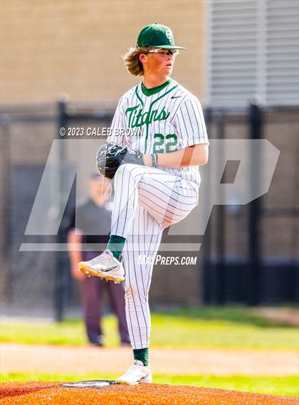 Thumbnail 3 in Olympus vs. Woods Cross (UHSAA 5A Bracket 1 Play-In Game) photogallery.