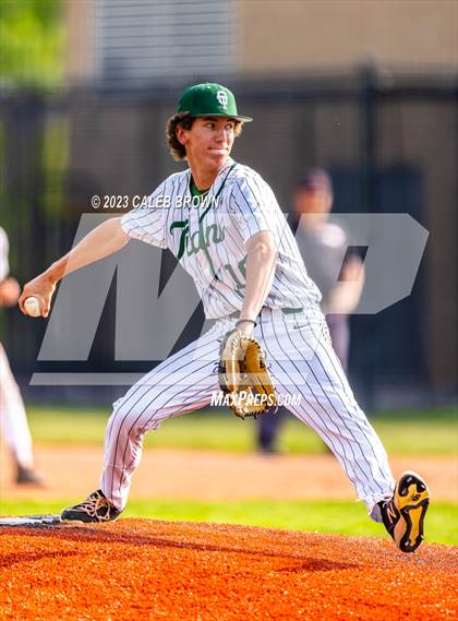 Thumbnail 3 in Olympus vs. Woods Cross (UHSAA 5A Bracket 1 Play-In Game) photogallery.