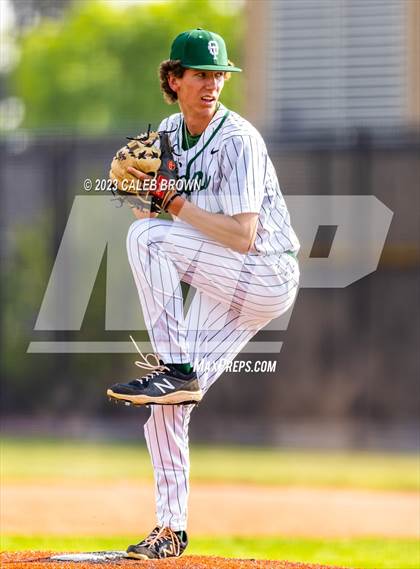 Thumbnail 2 in Olympus vs. Woods Cross (UHSAA 5A Bracket 1 Play-In Game) photogallery.