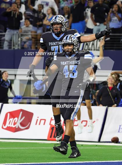 Thumbnail 1 in Paetow vs. College Station (UIL Football 5A D1 Finals) photogallery.