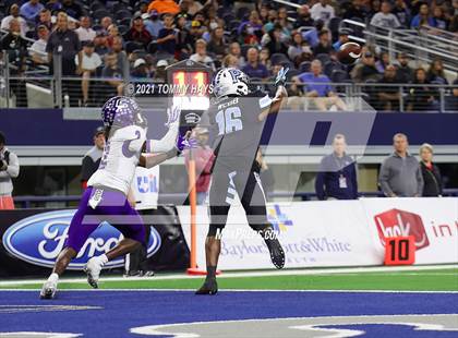 Thumbnail 3 in Paetow vs. College Station (UIL Football 5A D1 Finals) photogallery.