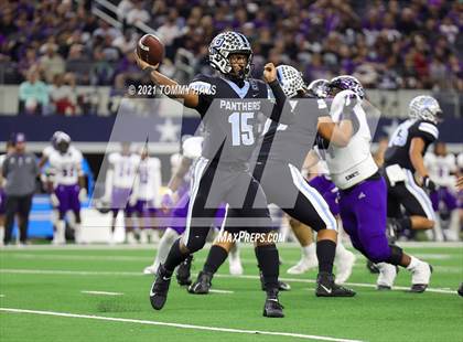 Thumbnail 1 in Paetow vs. College Station (UIL Football 5A D1 Finals) photogallery.