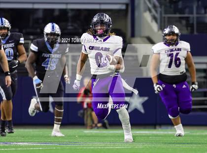 Thumbnail 2 in Paetow vs. College Station (UIL Football 5A D1 Finals) photogallery.