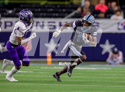Thumbnail 1 in Paetow vs. College Station (UIL Football 5A D1 Finals) photogallery.