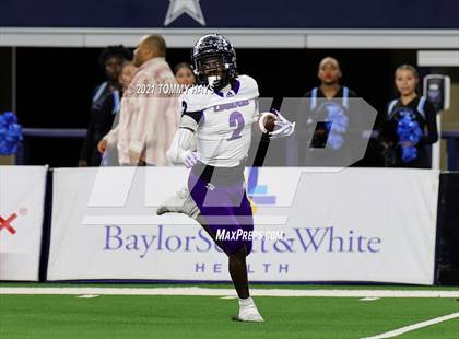 Thumbnail 2 in Paetow vs. College Station (UIL Football 5A D1 Finals) photogallery.