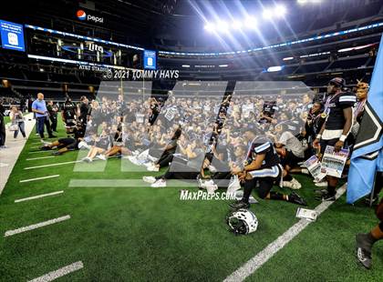 Thumbnail 3 in Paetow vs. College Station (UIL Football 5A D1 Finals) photogallery.