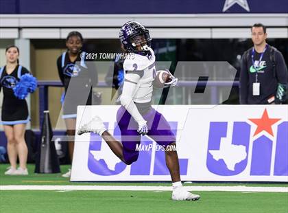 Thumbnail 3 in Paetow vs. College Station (UIL Football 5A D1 Finals) photogallery.