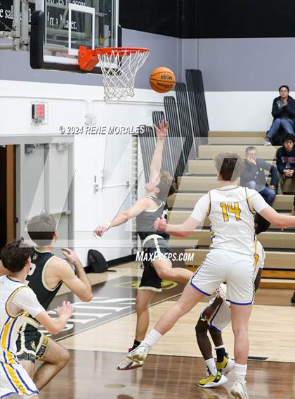Thumbnail 3 in St. Francis vs Agoura photogallery.