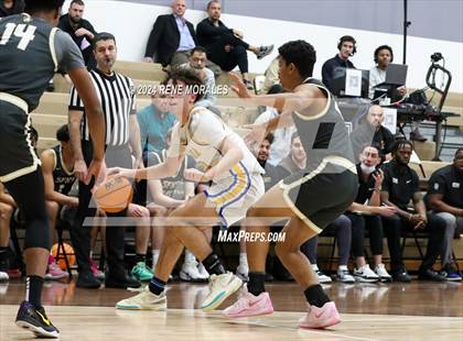 Thumbnail 2 in St. Francis vs Agoura photogallery.