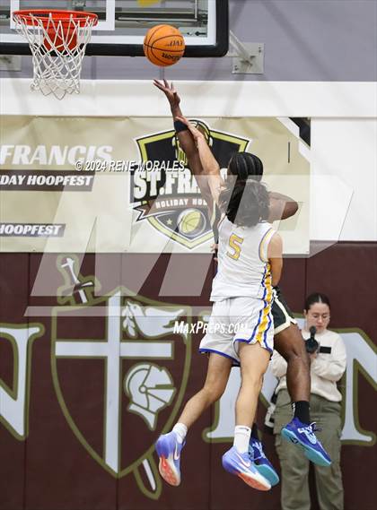Thumbnail 3 in St. Francis vs Agoura photogallery.