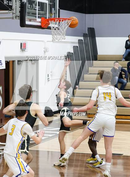 Thumbnail 1 in St. Francis vs Agoura photogallery.