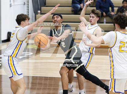 Thumbnail 2 in St. Francis vs Agoura photogallery.