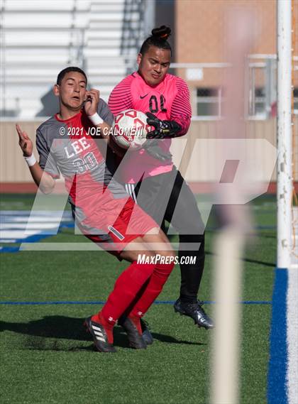 Thumbnail 3 in Lee [Robert E.] vs Steele (UIL Class 6A Bi-District) photogallery.