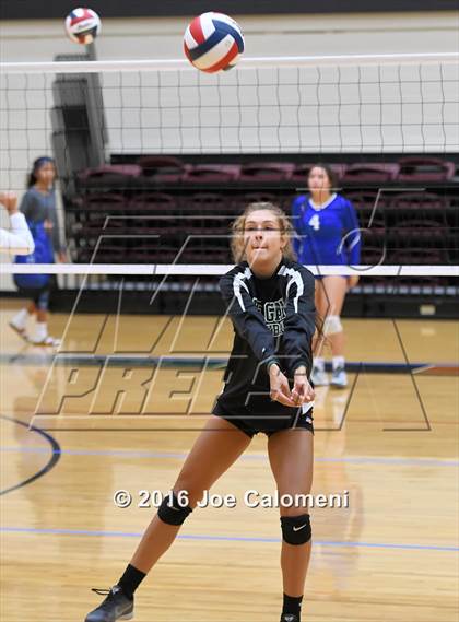 Thumbnail 2 in Reagan [Ronald] vs MacArthur [Douglas] (NEISD Invitational) photogallery.