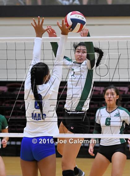Thumbnail 3 in Reagan [Ronald] vs MacArthur [Douglas] (NEISD Invitational) photogallery.