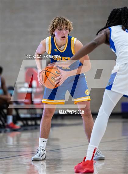 Thumbnail 1 in Orem vs. Duncanville (Holiday Hoopfest) photogallery.
