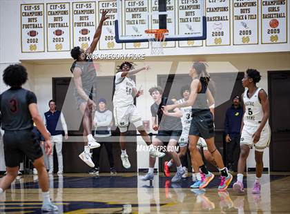 Thumbnail 2 in JSerra Catholic @ Notre Dame (SO) photogallery.