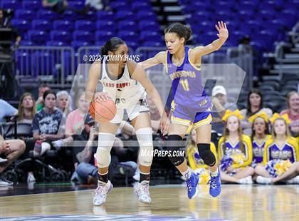 Thumbnail 1 in Hardin-Jefferson vs. Brownsboro (UIL 4A State Final) photogallery.