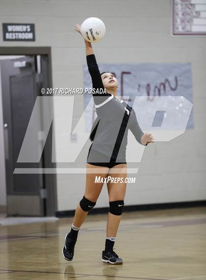 Thumbnail 1 in Selma vs. Fresno Christian (CIF CS D5 Quarterfinal) photogallery.