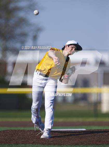 Thumbnail 3 in Ward Melville vs William Floyd photogallery.