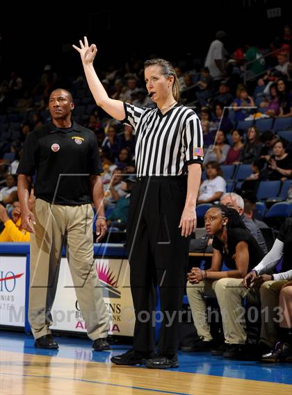 Thumbnail 2 in Ridgeview vs. Lynwood (CIF SoCal Regional D2 Final) photogallery.
