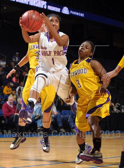 Thumbnail 3 in Ridgeview vs. Lynwood (CIF SoCal Regional D2 Final) photogallery.