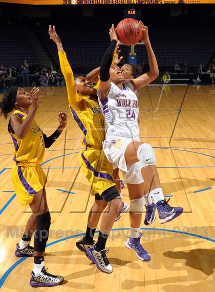Thumbnail 2 in Ridgeview vs. Lynwood (CIF SoCal Regional D2 Final) photogallery.