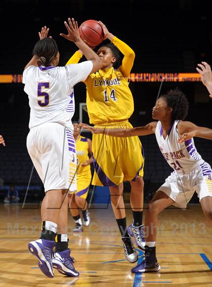 Thumbnail 2 in Ridgeview vs. Lynwood (CIF SoCal Regional D2 Final) photogallery.