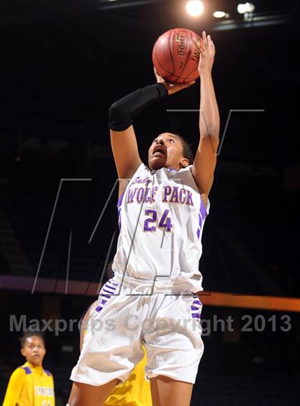 Thumbnail 1 in Ridgeview vs. Lynwood (CIF SoCal Regional D2 Final) photogallery.