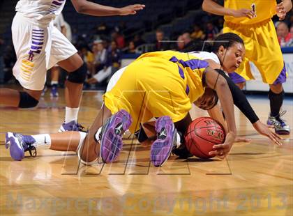 Thumbnail 1 in Ridgeview vs. Lynwood (CIF SoCal Regional D2 Final) photogallery.