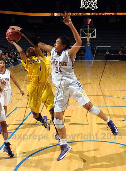 Thumbnail 3 in Ridgeview vs. Lynwood (CIF SoCal Regional D2 Final) photogallery.