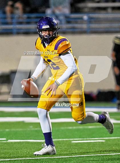Thumbnail 3 in Buffalo vs. Rogers (UIL 3A D2 Regional Semifinals) photogallery.