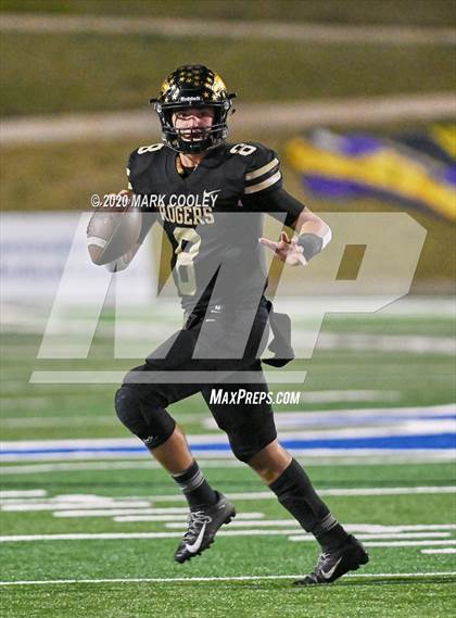 Thumbnail 3 in Buffalo vs. Rogers (UIL 3A D2 Regional Semifinals) photogallery.
