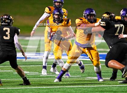 Thumbnail 2 in Buffalo vs. Rogers (UIL 3A D2 Regional Semifinals) photogallery.