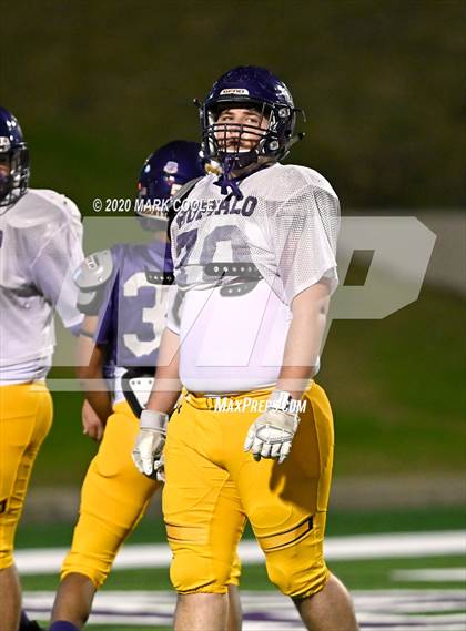 Thumbnail 2 in Buffalo vs. Rogers (UIL 3A D2 Regional Semifinals) photogallery.