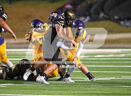 Thumbnail 3 in Buffalo vs. Rogers (UIL 3A D2 Regional Semifinals) photogallery.
