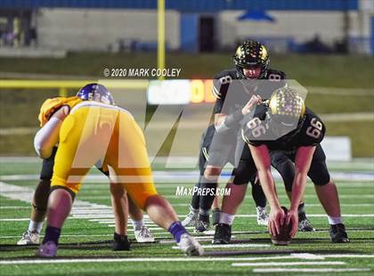 Thumbnail 3 in Buffalo vs. Rogers (UIL 3A D2 Regional Semifinals) photogallery.