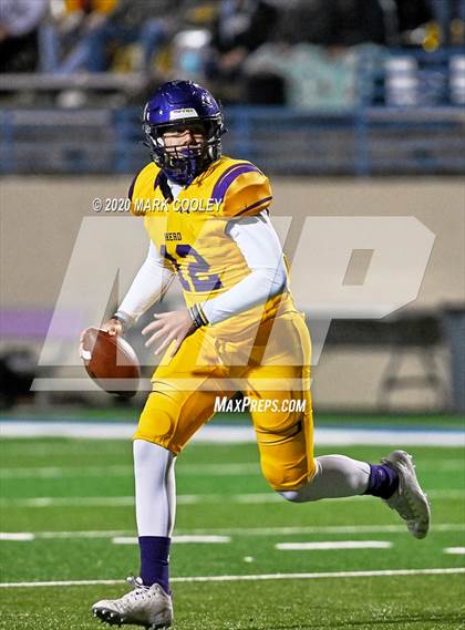 Thumbnail 3 in Buffalo vs. Rogers (UIL 3A D2 Regional Semifinals) photogallery.