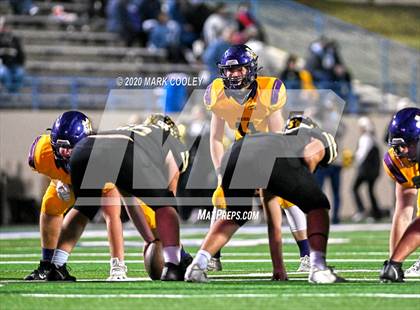 Thumbnail 2 in Buffalo vs. Rogers (UIL 3A D2 Regional Semifinals) photogallery.