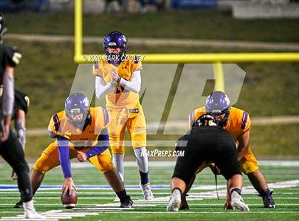 Thumbnail 1 in Buffalo vs. Rogers (UIL 3A D2 Regional Semifinals) photogallery.