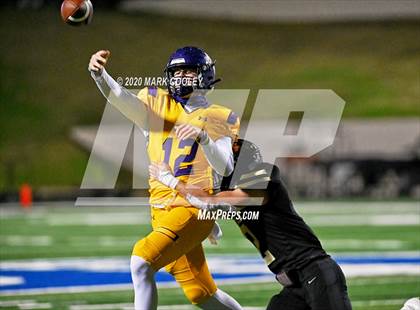 Thumbnail 3 in Buffalo vs. Rogers (UIL 3A D2 Regional Semifinals) photogallery.