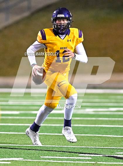 Thumbnail 3 in Buffalo vs. Rogers (UIL 3A D2 Regional Semifinals) photogallery.