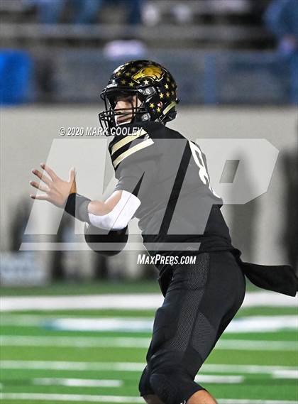 Thumbnail 3 in Buffalo vs. Rogers (UIL 3A D2 Regional Semifinals) photogallery.