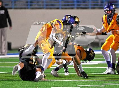 Thumbnail 1 in Buffalo vs. Rogers (UIL 3A D2 Regional Semifinals) photogallery.