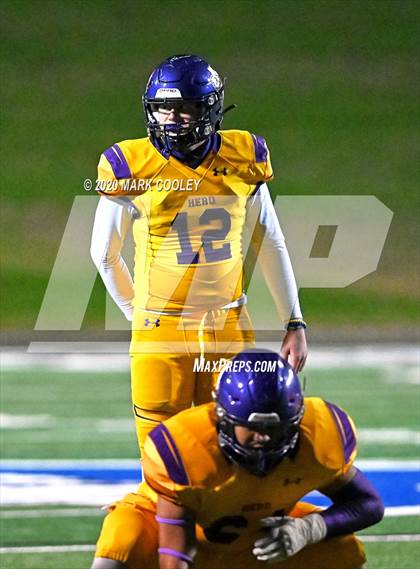 Thumbnail 2 in Buffalo vs. Rogers (UIL 3A D2 Regional Semifinals) photogallery.