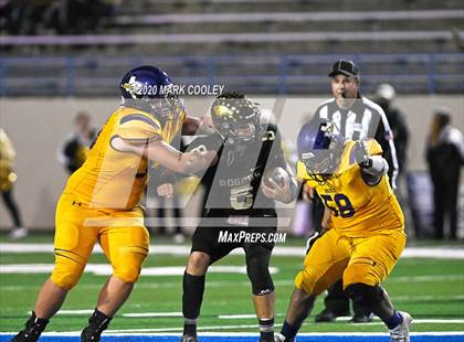 Thumbnail 3 in Buffalo vs. Rogers (UIL 3A D2 Regional Semifinals) photogallery.