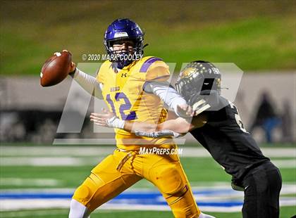 Thumbnail 3 in Buffalo vs. Rogers (UIL 3A D2 Regional Semifinals) photogallery.