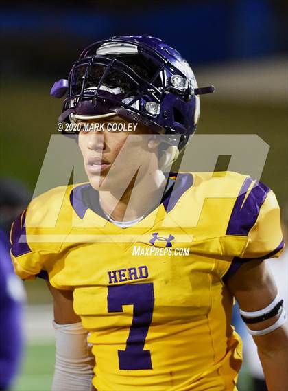 Thumbnail 3 in Buffalo vs. Rogers (UIL 3A D2 Regional Semifinals) photogallery.