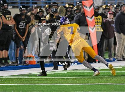 Thumbnail 2 in Buffalo vs. Rogers (UIL 3A D2 Regional Semifinals) photogallery.