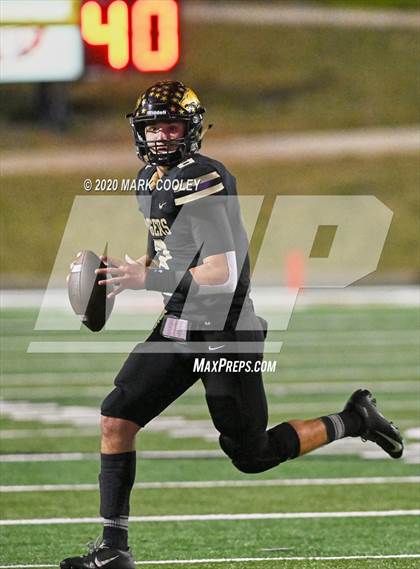 Thumbnail 3 in Buffalo vs. Rogers (UIL 3A D2 Regional Semifinals) photogallery.